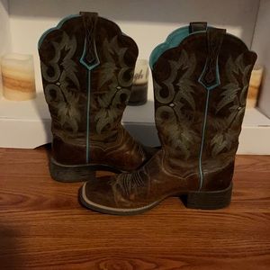 Women’s cowgirl boots